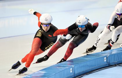北京冬奥会速度滑冰女子集体出发半决赛 中国两名选手成功晋级