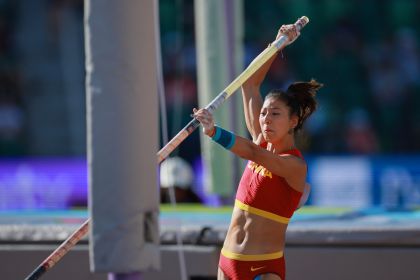 田径世锦赛女子撑竿跳高资格赛 中国三位选手成功晋级