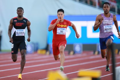 田径世锦赛男子100米预赛 苏炳添惊险晋级半决赛