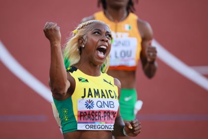 田径世锦赛女子100米决赛 牙买加选手弗雷泽夺得金牌
