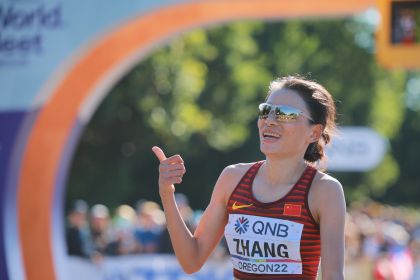 田径世锦赛女子马拉松比赛 两位中国选手顺利完赛