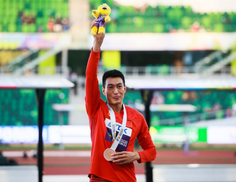 田径世锦赛男子三级跳远颁奖仪式 朱亚明夺得铜牌