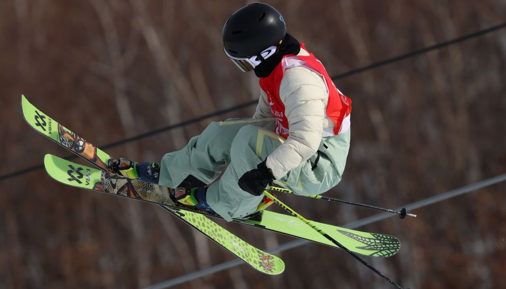 第十四届全国冬季运动会自由式滑雪女子U型场地技巧决赛 张可欣夺冠