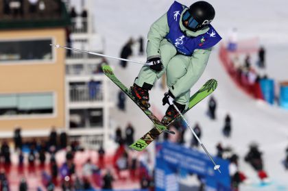 第十四届全国冬季运动会自由式滑雪男子U型场地技巧决赛 毛秉强夺冠