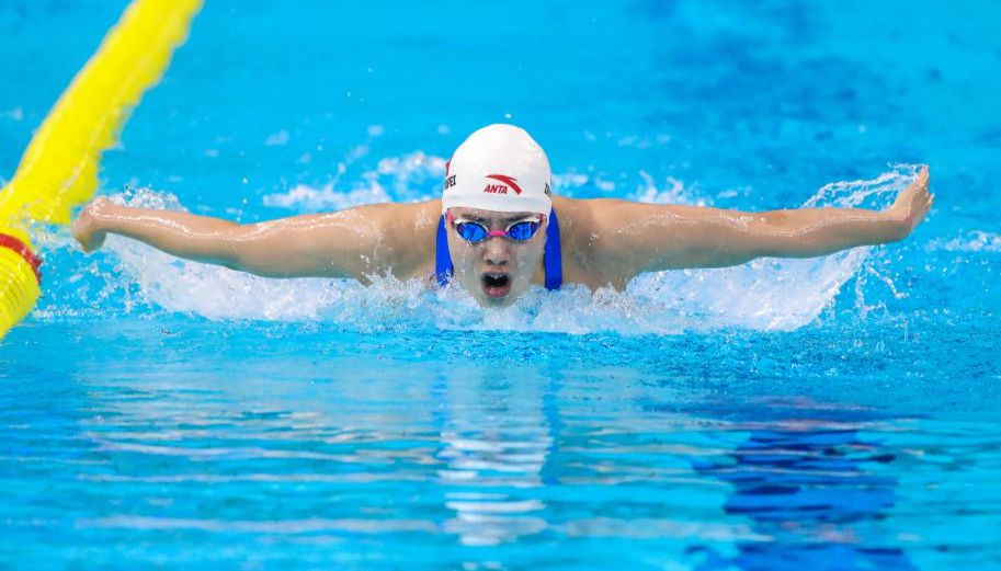 全国游泳冠军赛女子200米蝶泳决赛 张雨霏夺冠
