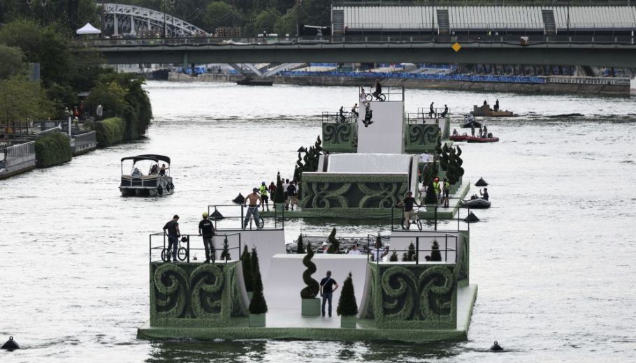 巴黎奥运会开幕在即  塞纳河上进行彩排预演