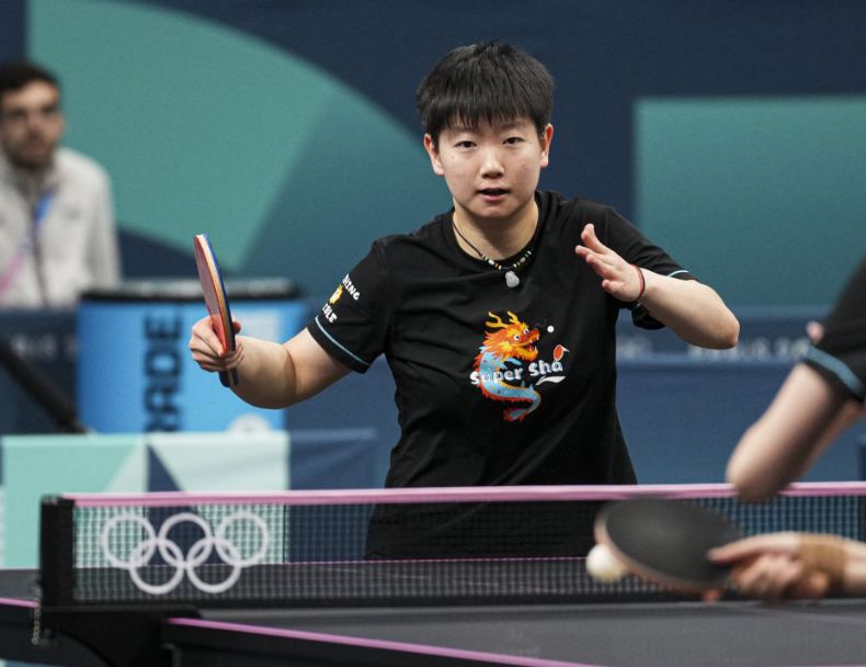 中国国家乒乓球队在巴黎继续进行训练备战
