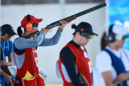 中国射击队在沙托鲁射击中心进行女子多向飞碟射击训练